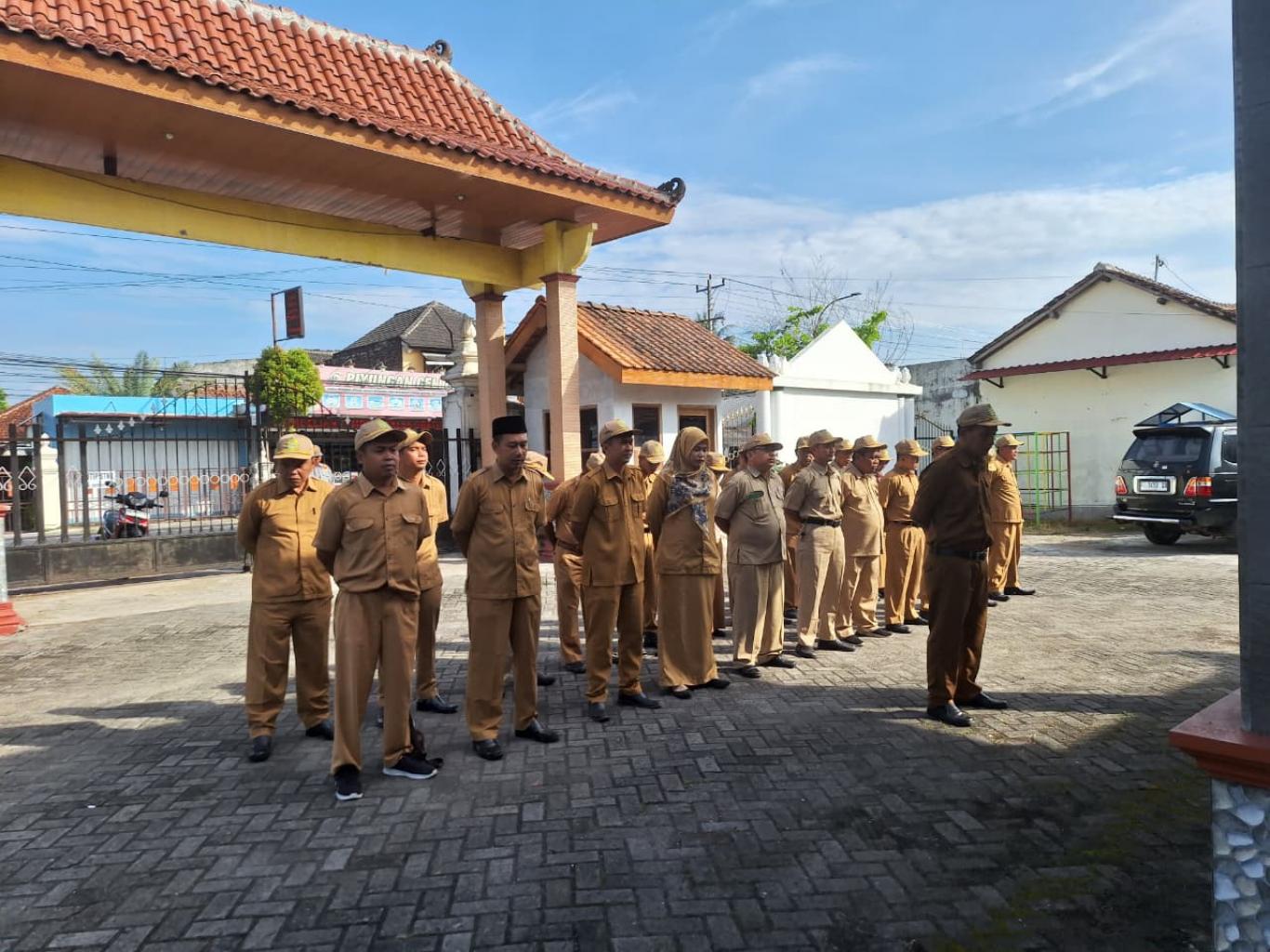 Lurah Srimartani Tekankan Disiplin Kerja dan Optimalkan Capaian PBB